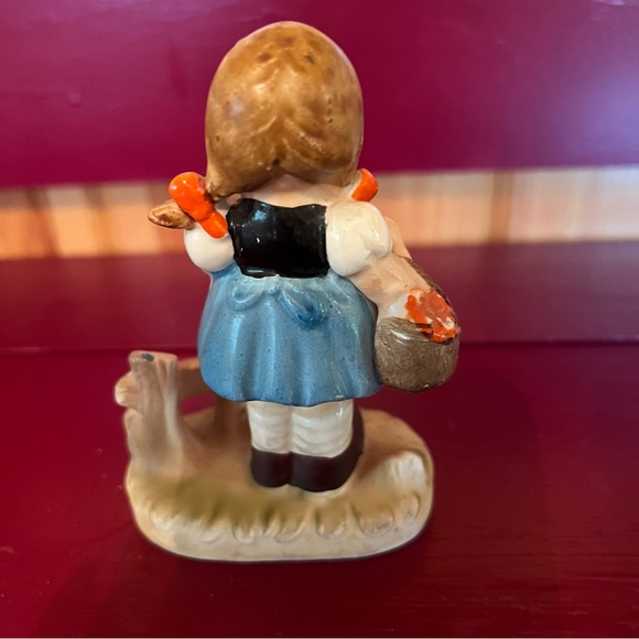 💚Hand-painted girl figurine - Picture 2 of 4